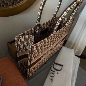 Linen Handbag with Dust cover